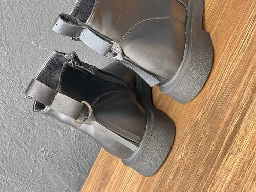 بوت نیم ساق 