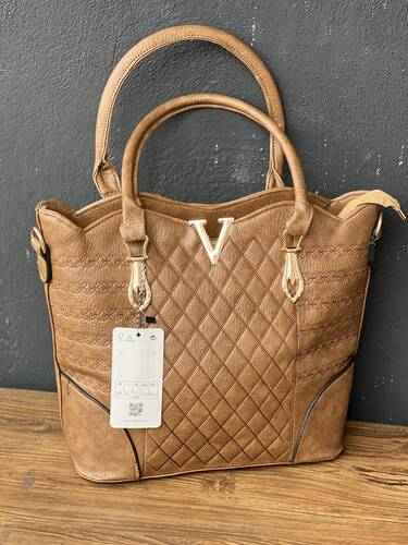 کیف بزرگ وی 