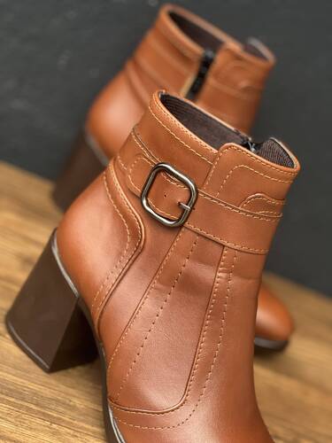 بوت پاشنه سگک دار 