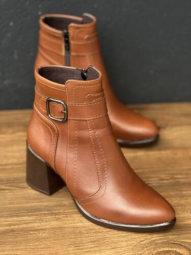 بوت پاشنه سگک دار 