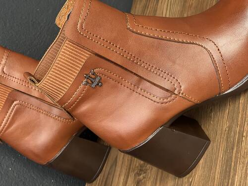 نیم بوت هنگامه