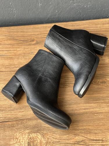 نیم بوت پاشنه 